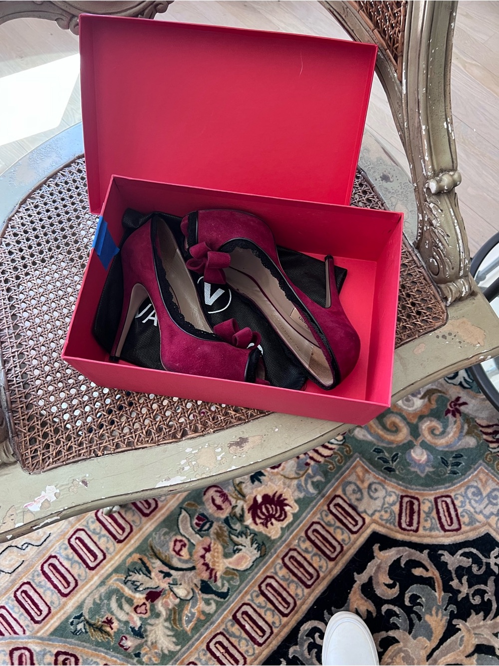 Valentino Women's Bow Suede Pumps - Burgundy